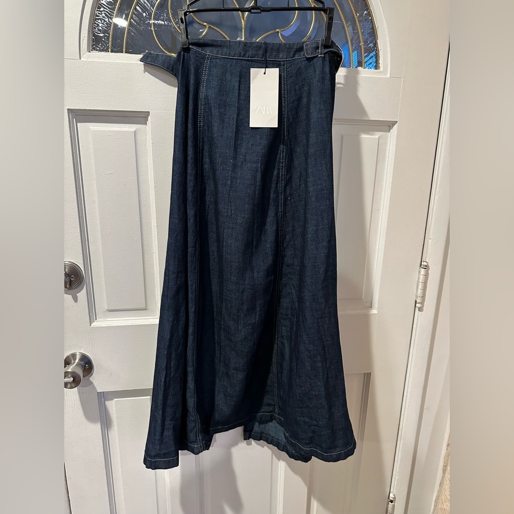 NWT Zara Dark Blue Denim Skirt Size Small - Picture 2 of 3